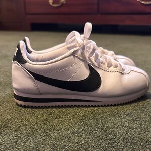 Nike Classic White and Black Sneakers. Size 8